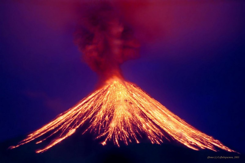 Вулкан Карымский сравнительно невысокий и один из самых активных вулканов