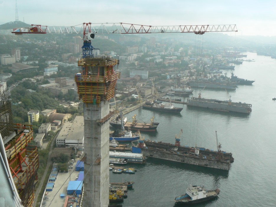 Один из пилонов будущего моста. | Владивосток - Славянка