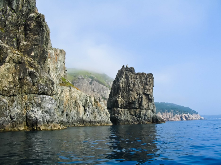Осколок былого величия | Полуостров Гамова. Вид с моря.