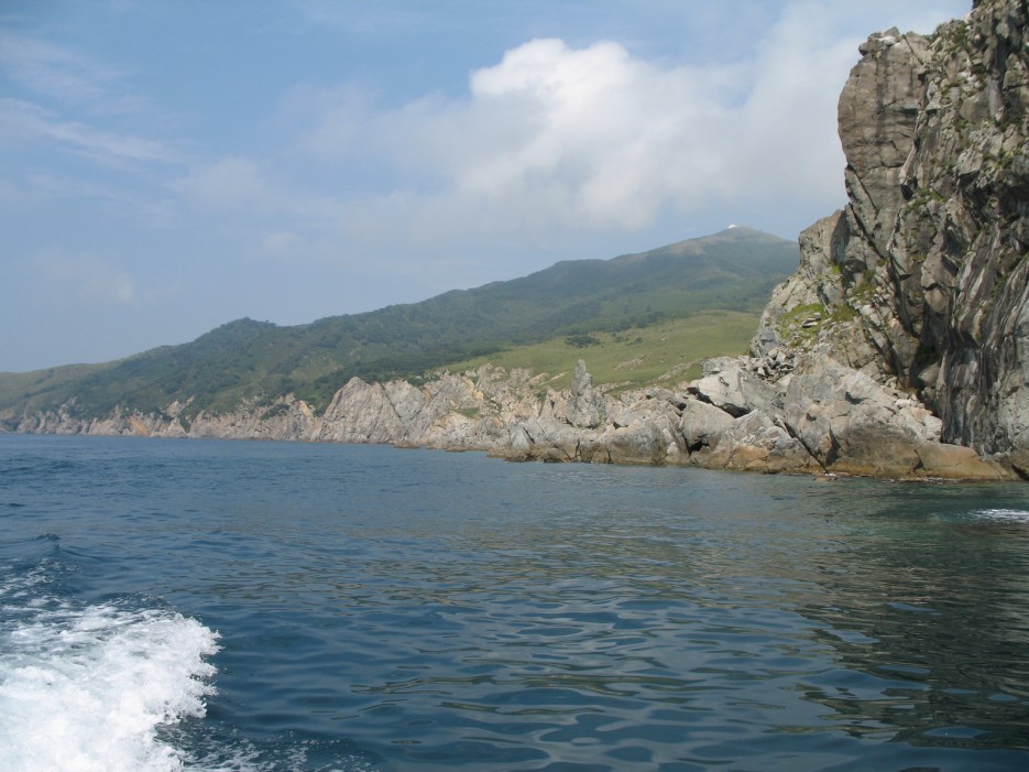 Морская прогулка в окрестностях Андреевки. Гора Туманная, вид с моря. Полуостров Гамова. Хасанский район. | Морская прогулка вокруг полуострова Гамова.