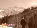 У подножья Чегета, сразу за мной в лесу выкат с Доллара