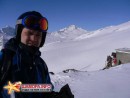 снежное поле внизу — часть спуска Мир-Кругозор