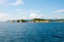 Скальные острова Таранцева в горловине бухты Витязь (бывшая Гамова)