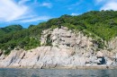 Скалы в бухте Галечная