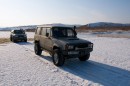 Джипы на берегу бухты Бойсмана