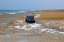 Джипы на берегу моря
