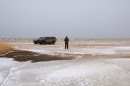 Джипы на берегу моря. Штурман.