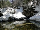 Апрель 2010. Водопад еще под снегом