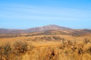Горные хребты возле озёр.