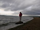 Я одиноко стою у воды