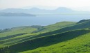 базальтовые дайки рассекают склон над Миноноской