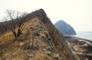 Гребень сопки Племянник и вид на Сестру.