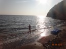 Как красиво солнце озаряет море, аж в глазах сверкает...