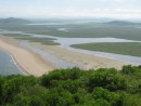Следующая остановка мыс Островок Фальшивый с 17 километровой песчаной косой и столбчатыми скалами.